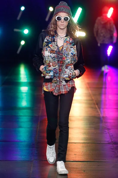 Look 24